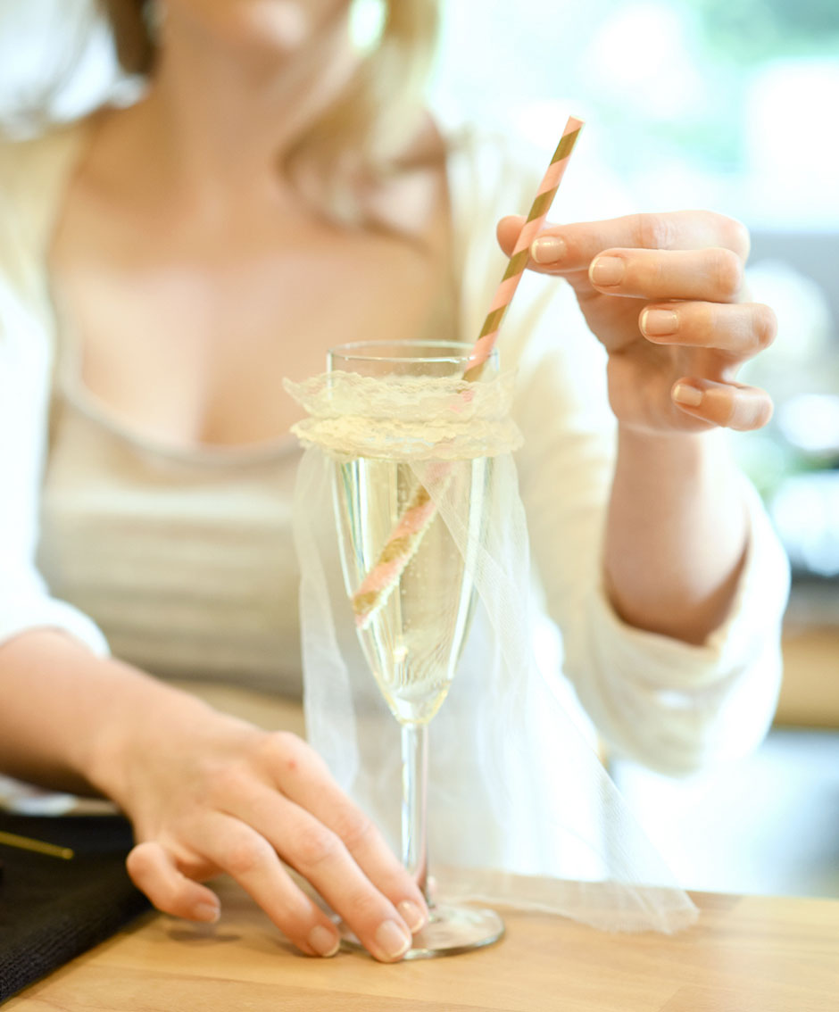 Hochzeitsfoto Brautstyling Braut Sekt zuhause