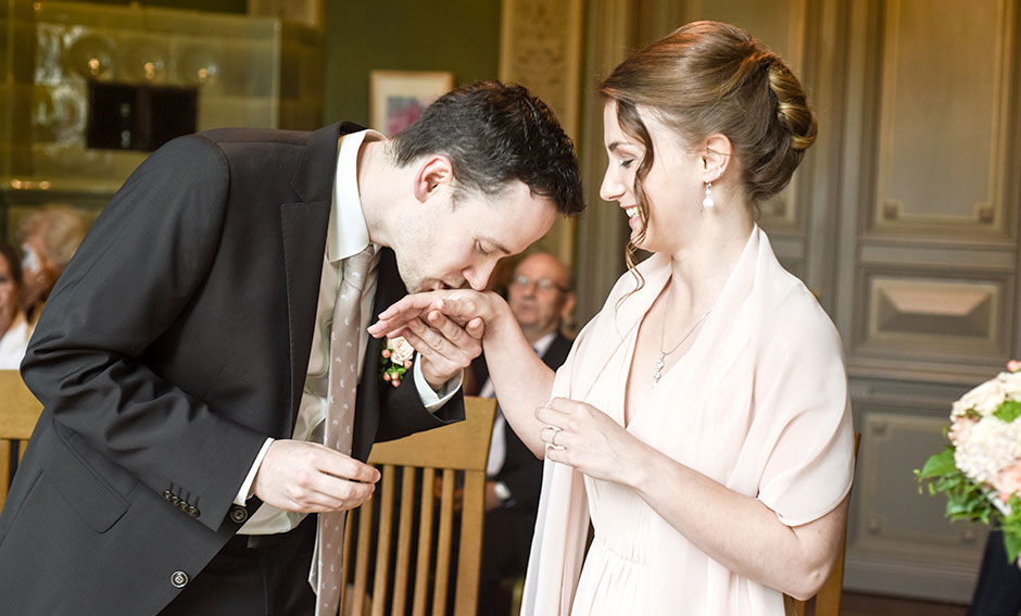 Hochzeitsfoto Hochzeitsring Handkuss Standesamt