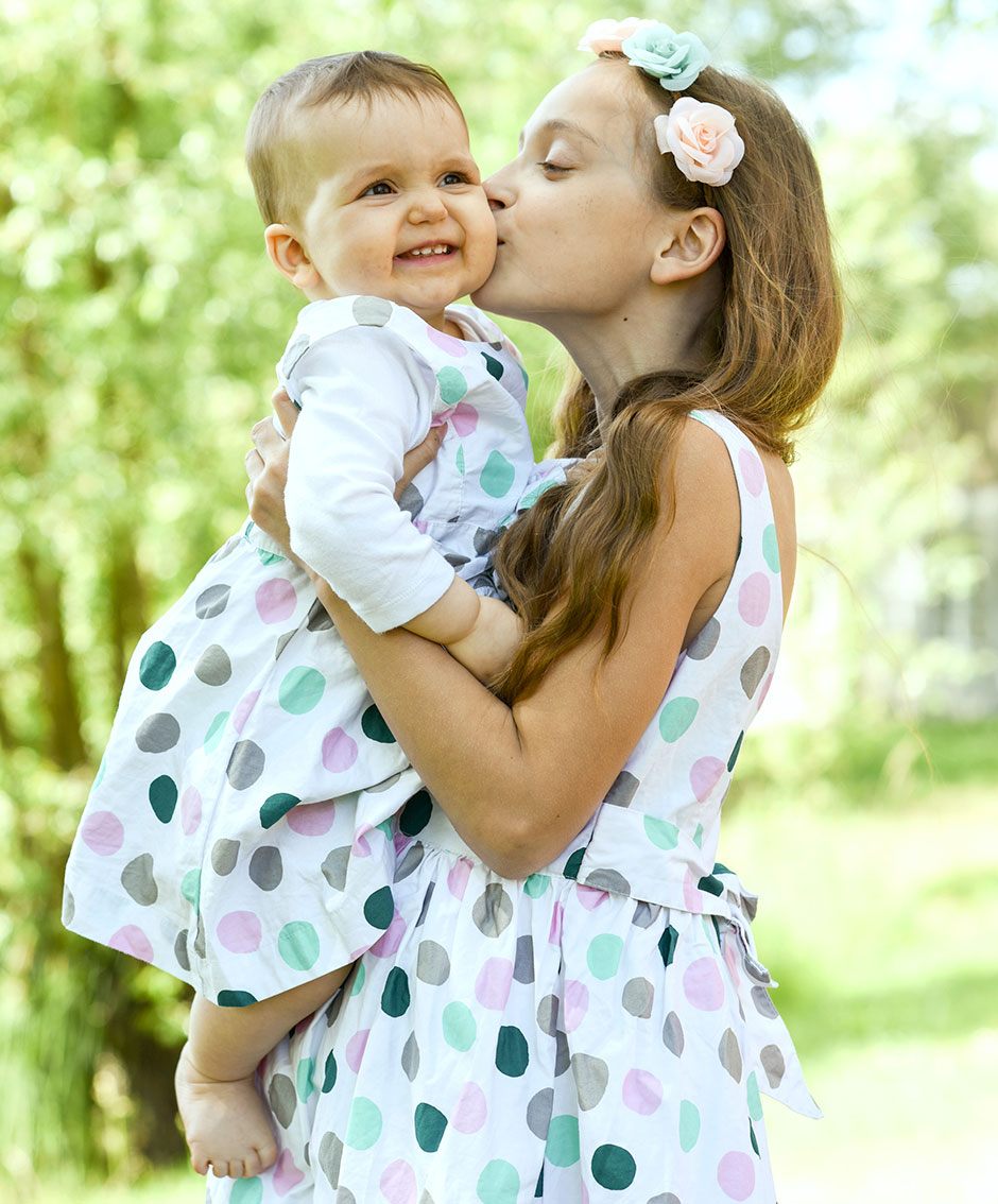 Hochzeitsfoto Hochzeitsfeier Geschwister Kuss Berlin