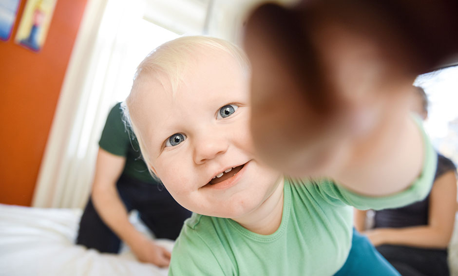 Kinderfoto Blick in die Kamera in Berlin